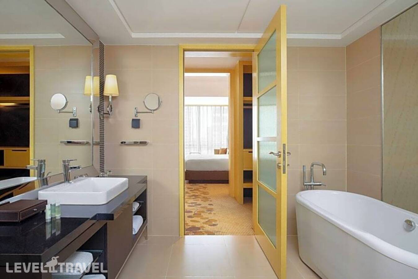фотографии номера Двухместный люкс Executive Lounge Access High Floor c 1 комнатой двуспальная кровать отеля Courtyard By Marriott Shanghai Central в Китай(Шанхай) - фото №2