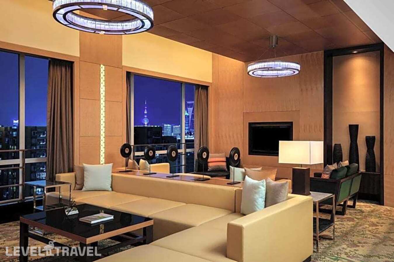 фотографии номера Двухместный люкс Executive Lounge Access High Floor c 1 комнатой двуспальная кровать отеля Courtyard By Marriott Shanghai Central в Китай(Шанхай) - фото №1