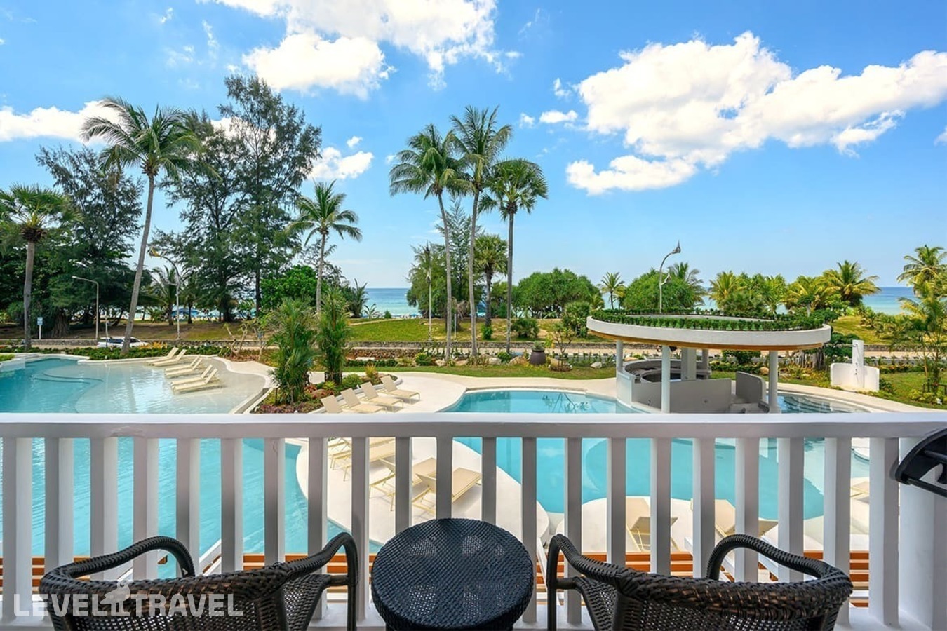 фотографии номера Делюкс Lagoon с террасой с видом на бассейн отеля Thavorn Palm Beach Resort в Таиланд(Карон Бич) - фото №1