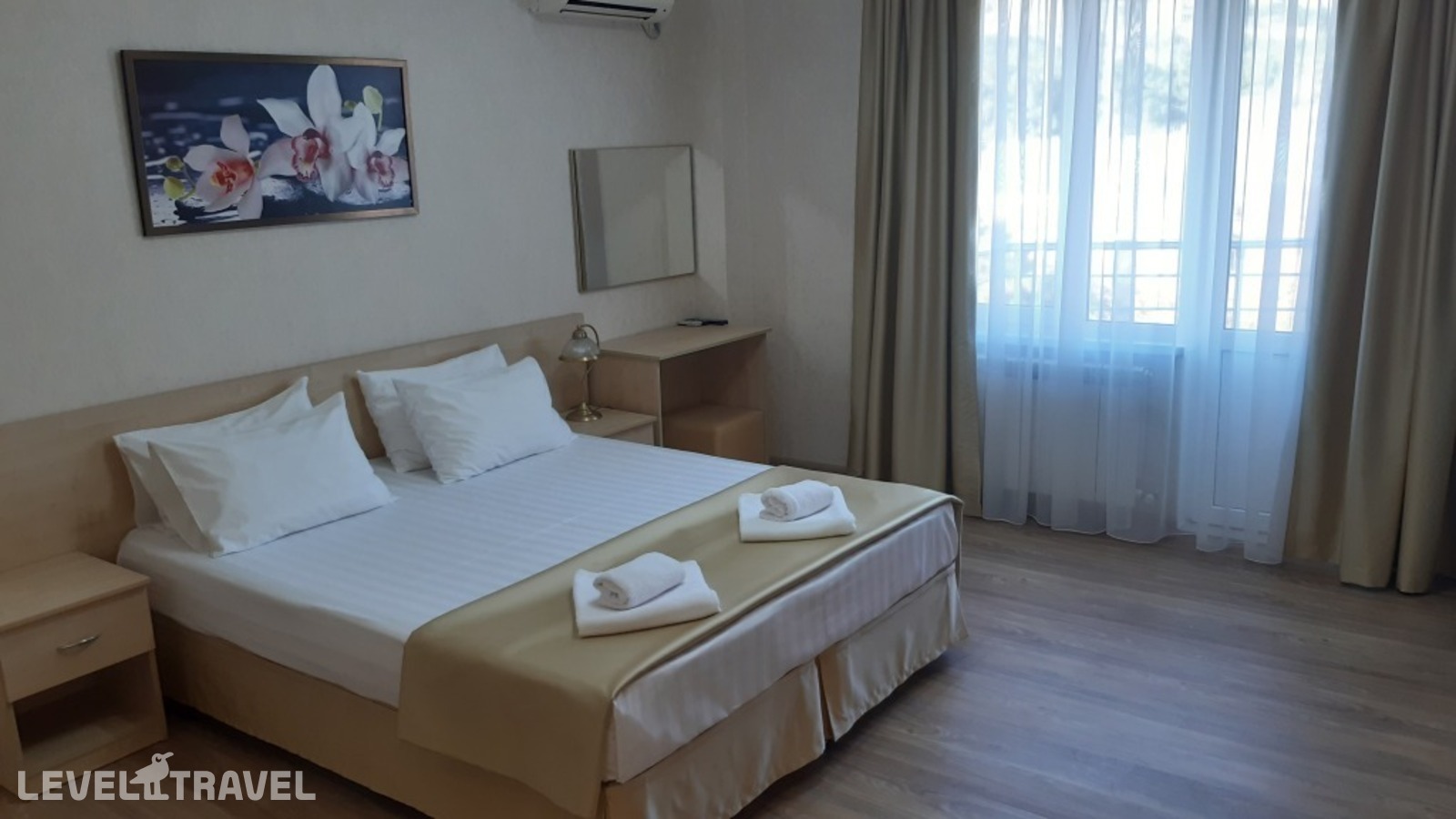 фотографии номера Трёхместный номер Comfort с балконом и с видом на горы отеля Отель Орхидея в Россия(Геленджик) - фото №1