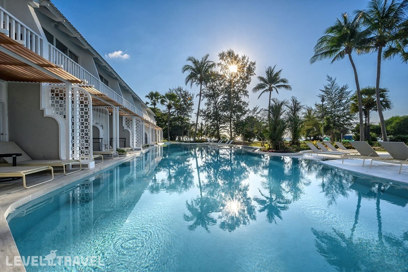 фотографии номера Делюкс Lagoon с террасой с выходом к бассейну отеля Thavorn Palm Beach Resort в Таиланд(Карон Бич) - фото №4