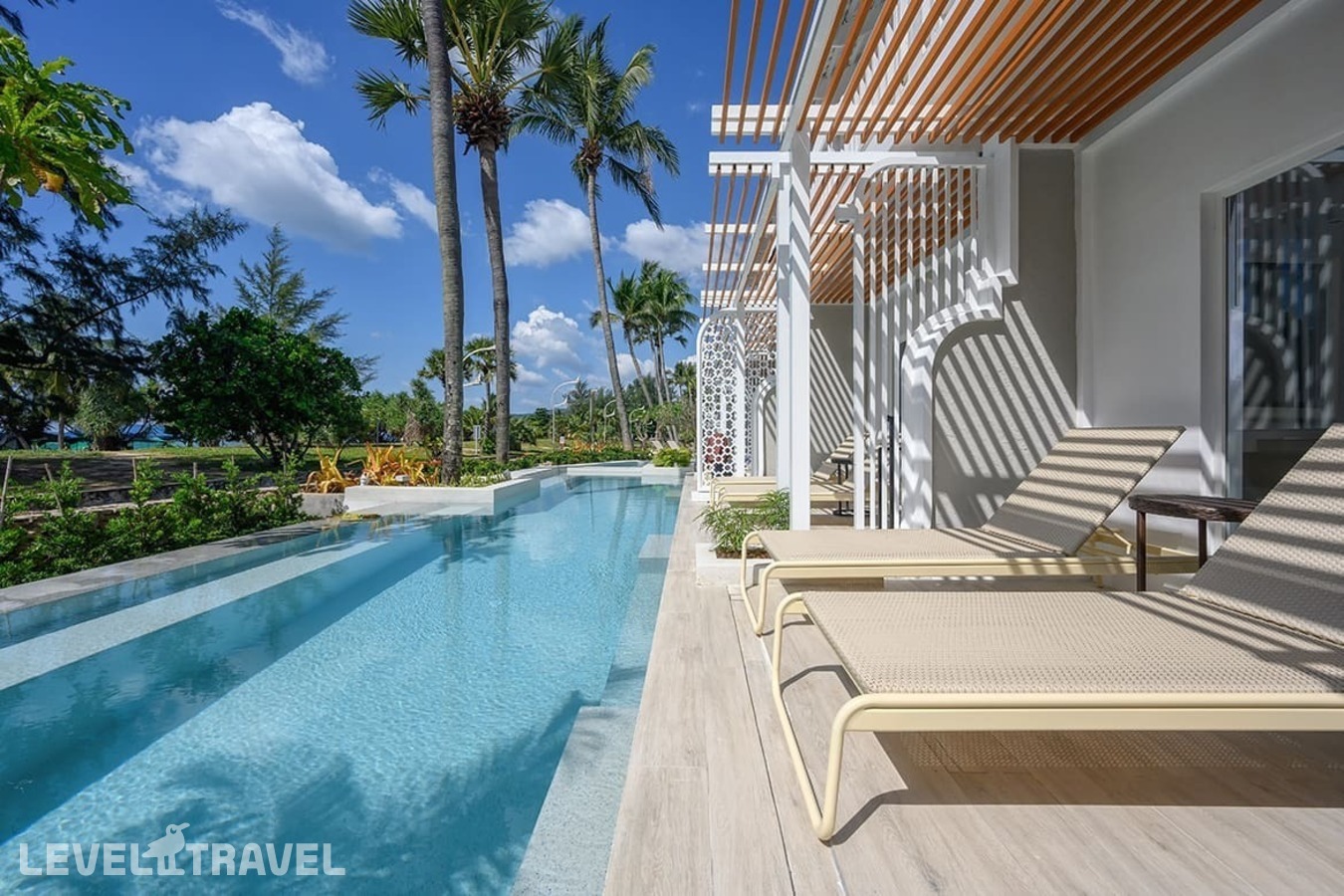 фотографии номера Делюкс Lagoon с террасой с выходом к бассейну отеля Thavorn Palm Beach Resort в Таиланд(Карон Бич) - фото №3