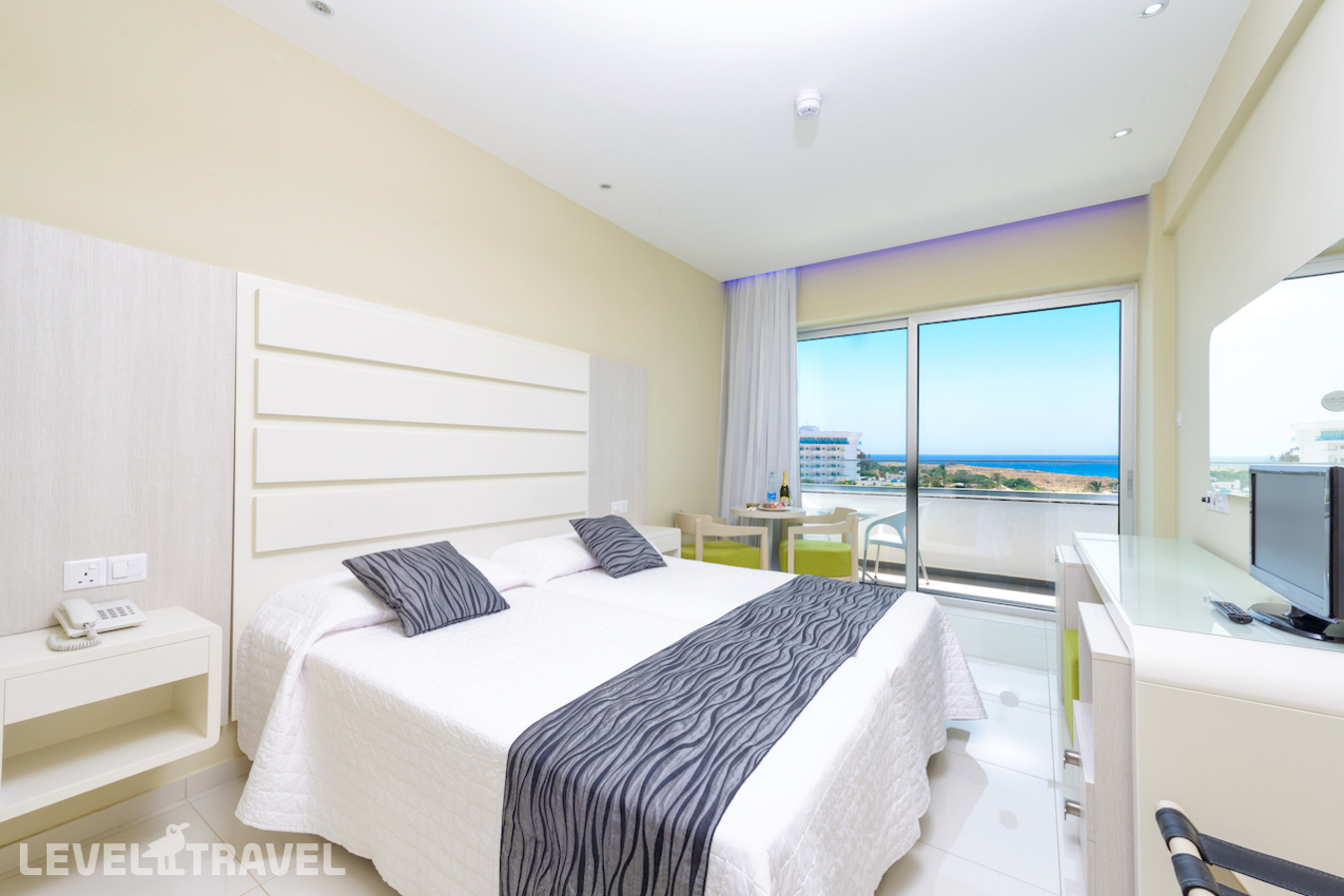 фотографии номера Стандартный номер отеля Tasia Maris Beach Hotel в Кипр(Айа-Напа) - фото №1