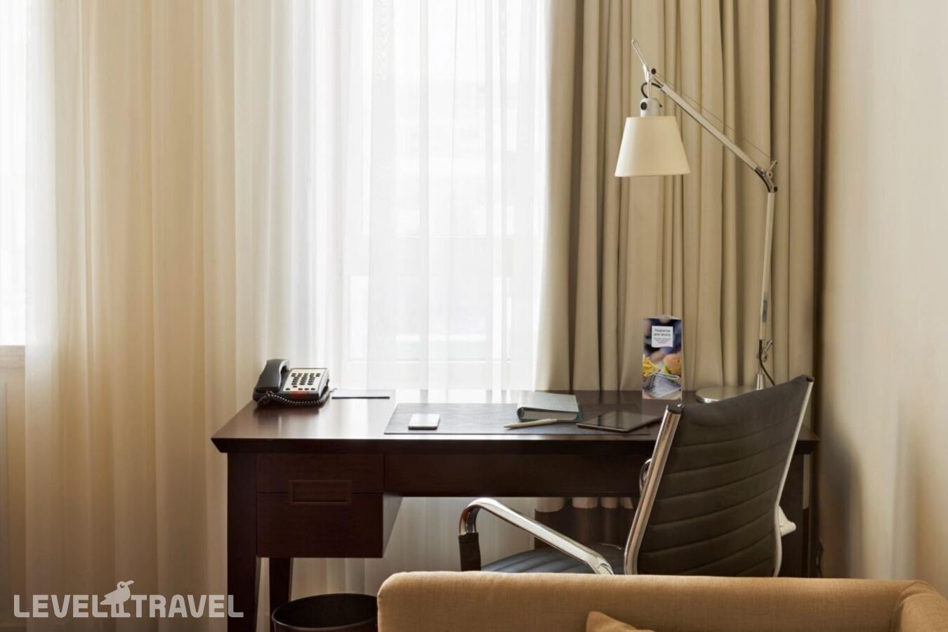 фотографии номера Люкс Бизнес отеля Aquamarine (Бывш. Crowne Plaza Москва-Третьяковская) в Россия(Центральный административный округ (ЦАО)) - фото №2