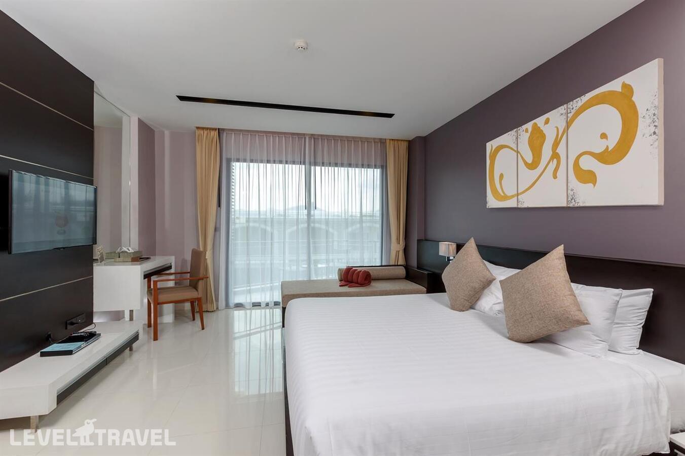 фотографии номера Делюкс с видом на бассейн отеля The Charm Resort Phuket в Таиланд(Патонг Бич) - фото №1