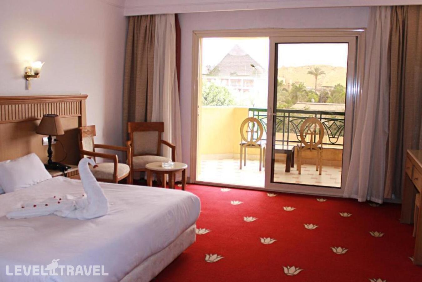 фотографии номера Двухместный номер Superior with Pyramids View 2 отдельные кровати отеля Regency Pyramids Hotel в Египет(Каир) - фото №1
