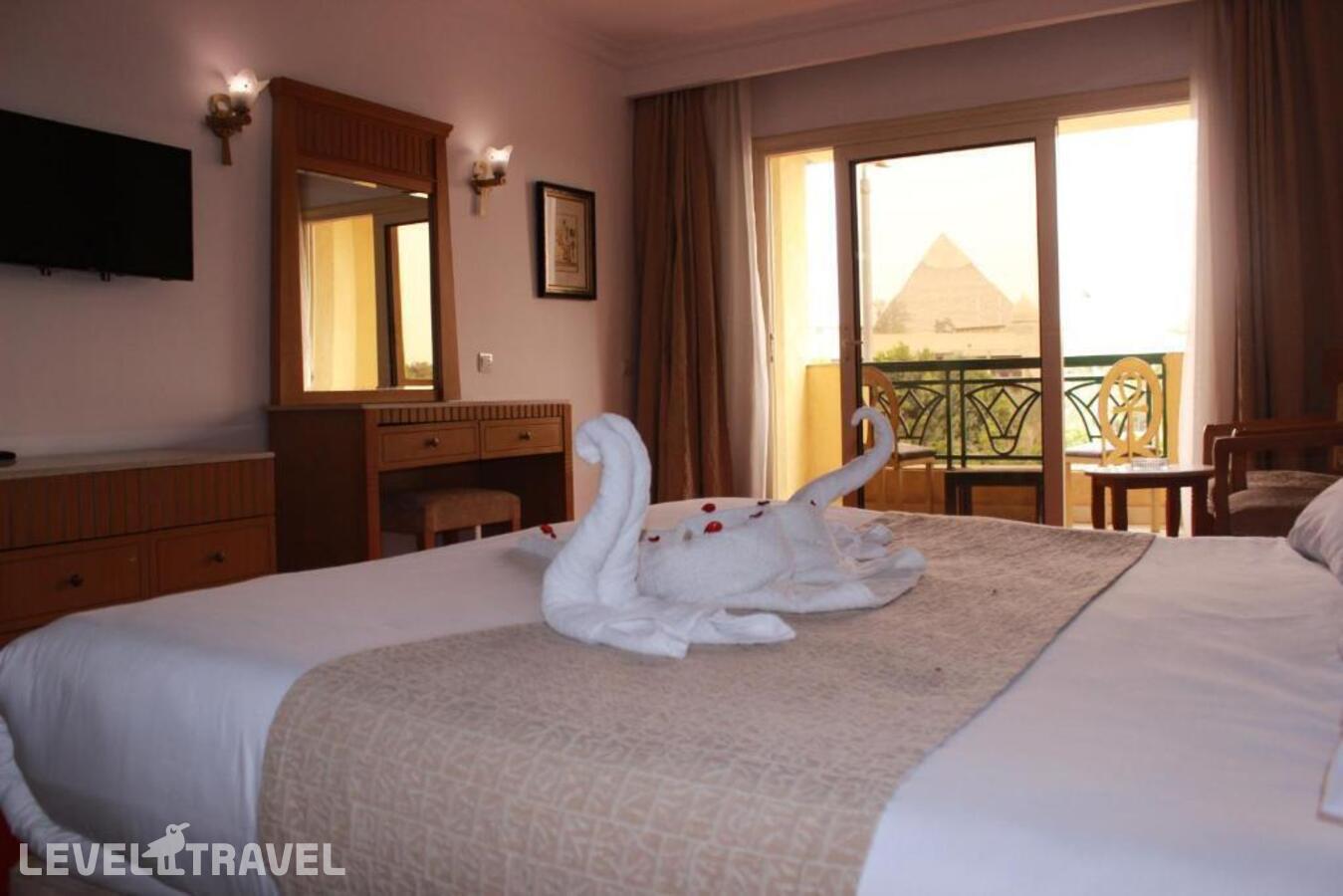 фотографии номера Двухместный номер Superior with Pyramids View 2 отдельные кровати отеля Regency Pyramids Hotel в Египет(Каир) - фото №2
