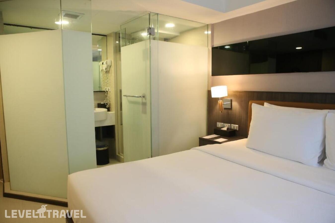 фотографии номера Стандартный номер отеля Ramada By Wyndham Bangkok Sukhumvit 11 в Таиланд(Бангкок) - фото №3