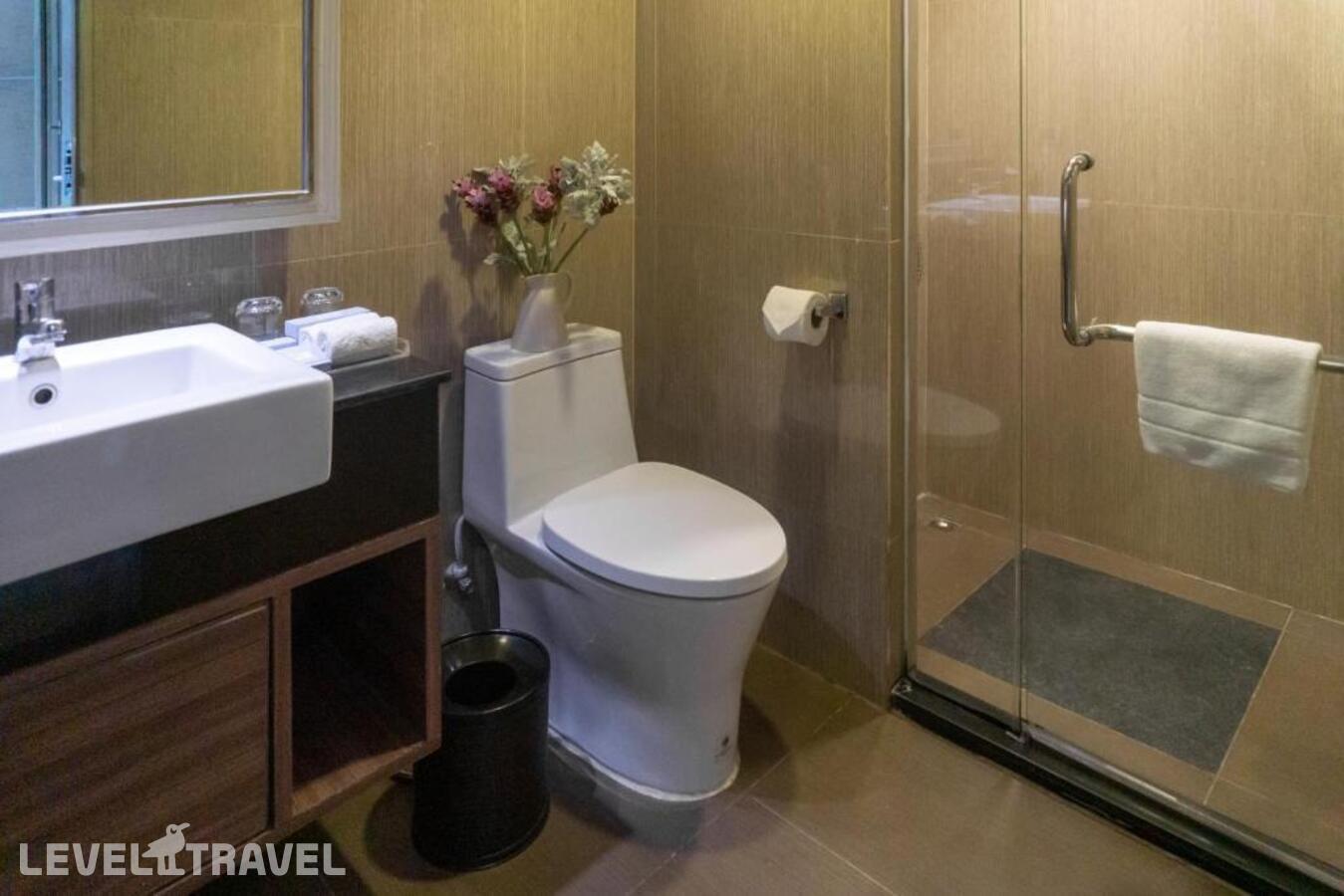 фотографии номера Стандартный номер отеля Ramada By Wyndham Bangkok Sukhumvit 11 в Таиланд(Бангкок) - фото №6