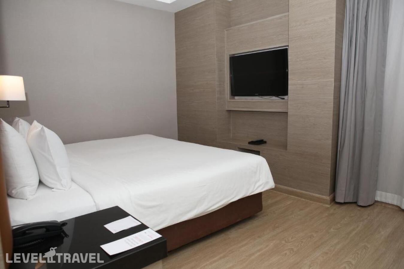 фотографии номера Делюкс отеля Ramada By Wyndham Bangkok Sukhumvit 11 в Таиланд(Бангкок) - фото №2