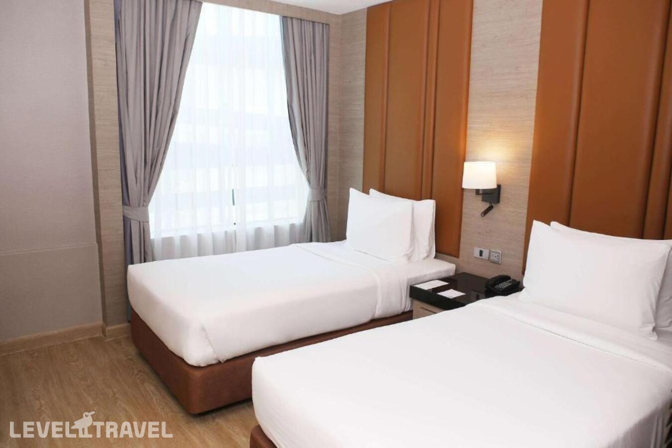 фотографии номера Делюкс (две односпальные кровати) отеля Ramada By Wyndham Bangkok Sukhumvit 11 в Таиланд(Бангкок) - фото №1
