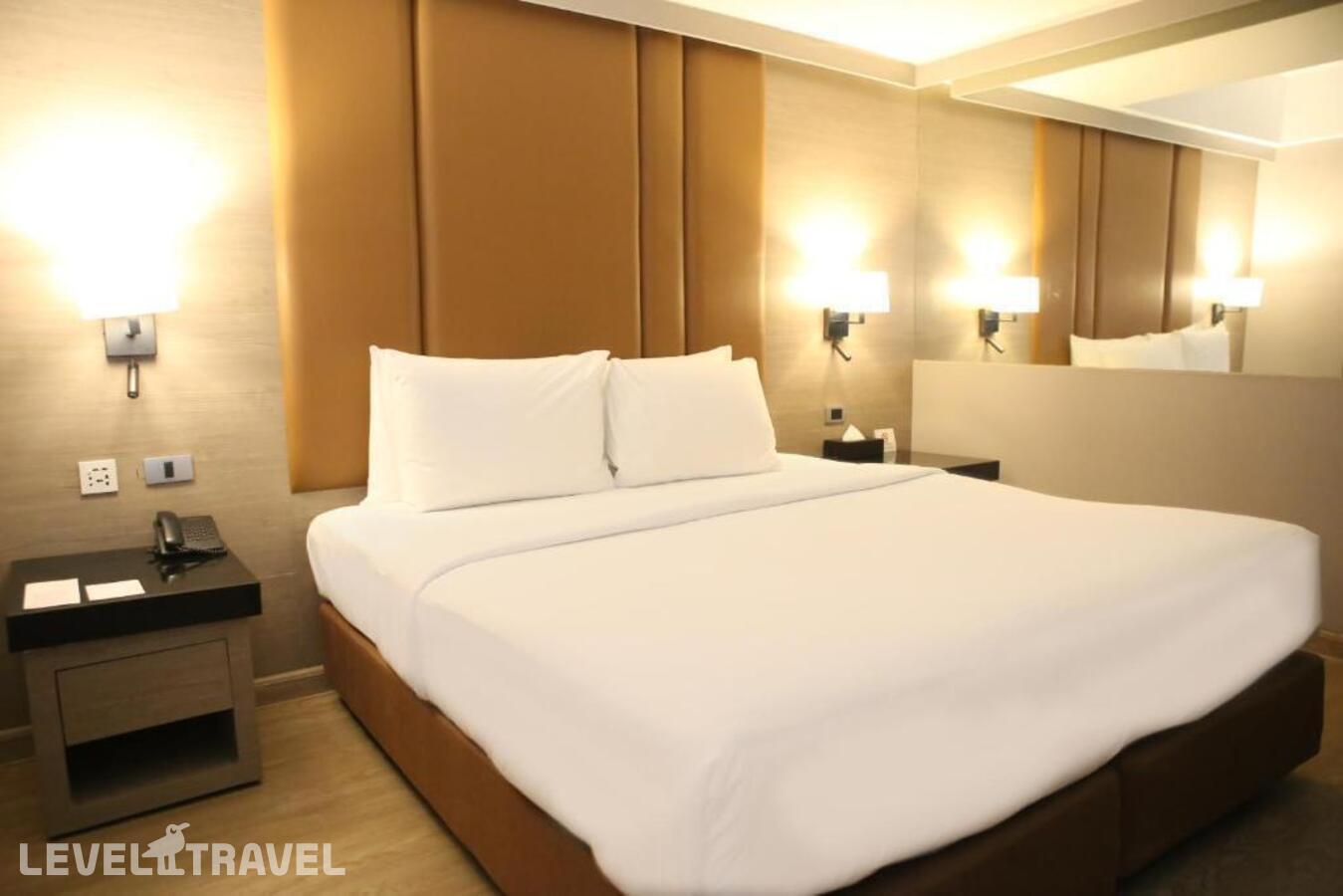 фотографии номера Номер Премьер отеля Ramada By Wyndham Bangkok Sukhumvit 11 в Таиланд(Бангкок) - фото №1