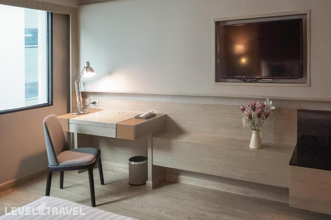 фотографии номера Номер Премьер отеля Ramada By Wyndham Bangkok Sukhumvit 11 в Таиланд(Бангкок) - фото №6