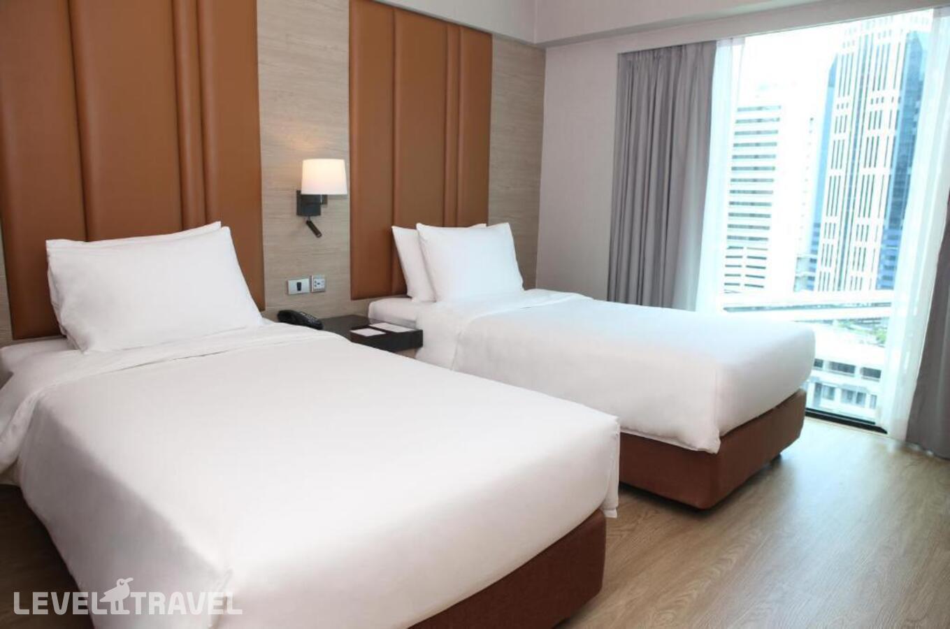 фотографии номера Премьер (две односпальные кровати) отеля Ramada By Wyndham Bangkok Sukhumvit 11 в Таиланд(Бангкок) - фото №1