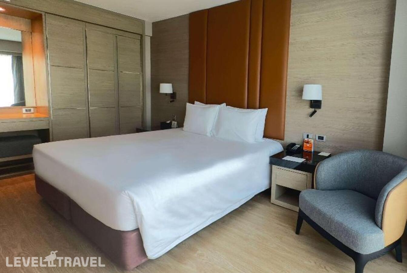фотографии номера Представительский номер отеля Ramada By Wyndham Bangkok Sukhumvit 11 в Таиланд(Бангкок) - фото №1