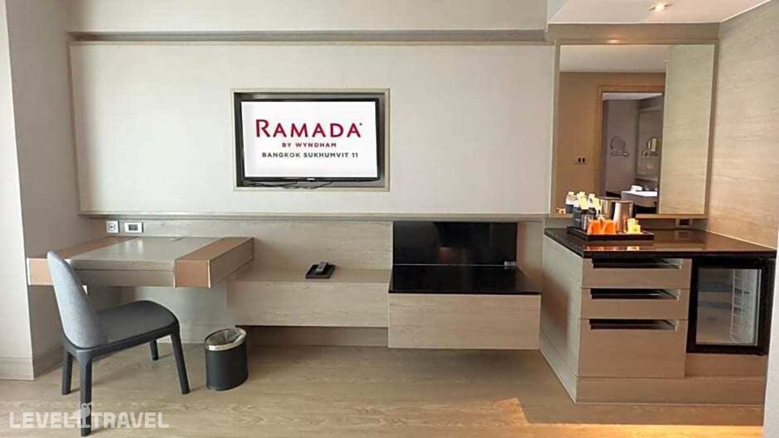 фотографии номера Представительский номер отеля Ramada By Wyndham Bangkok Sukhumvit 11 в Таиланд(Бангкок) - фото №4