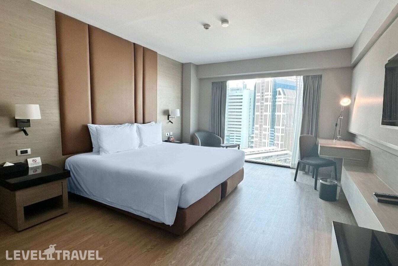 фотографии номера Представительский люкс отеля Ramada By Wyndham Bangkok Sukhumvit 11 в Таиланд(Бангкок) - фото №1