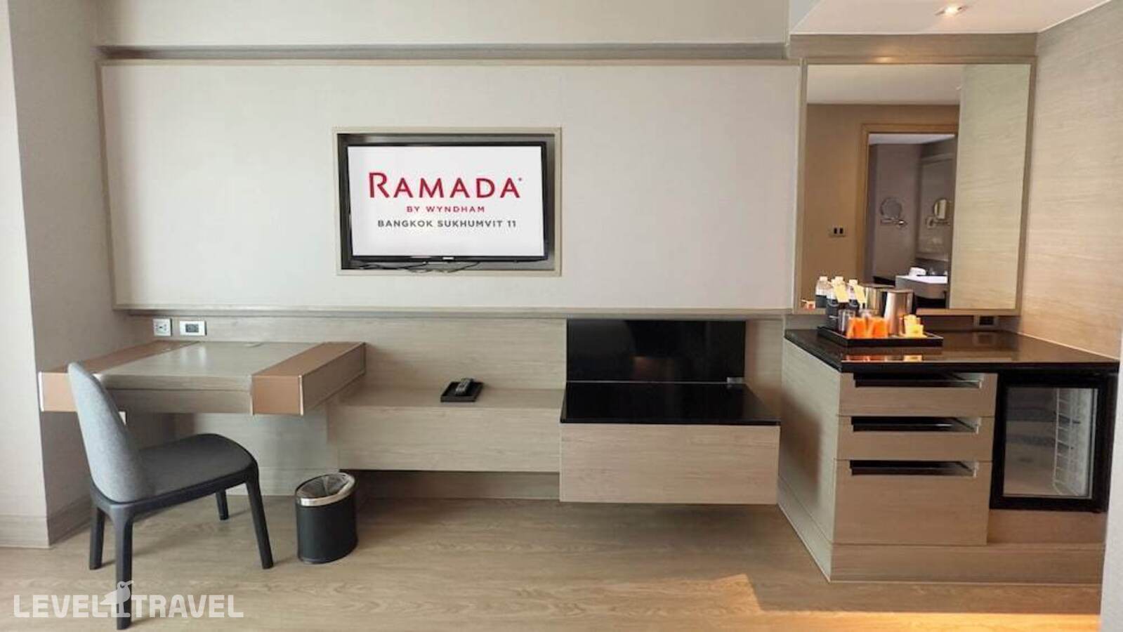 фотографии номера Представительский люкс отеля Ramada By Wyndham Bangkok Sukhumvit 11 в Таиланд(Бангкок) - фото №4