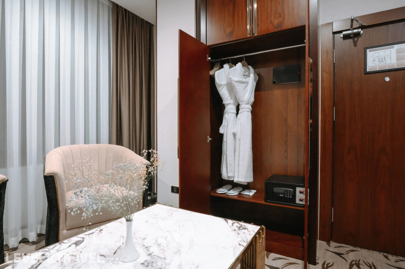 фотографии номера Делюкс отеля Azimut Moderno Hotel Tashkent в Узбекистан(Ташкент) - фото №3