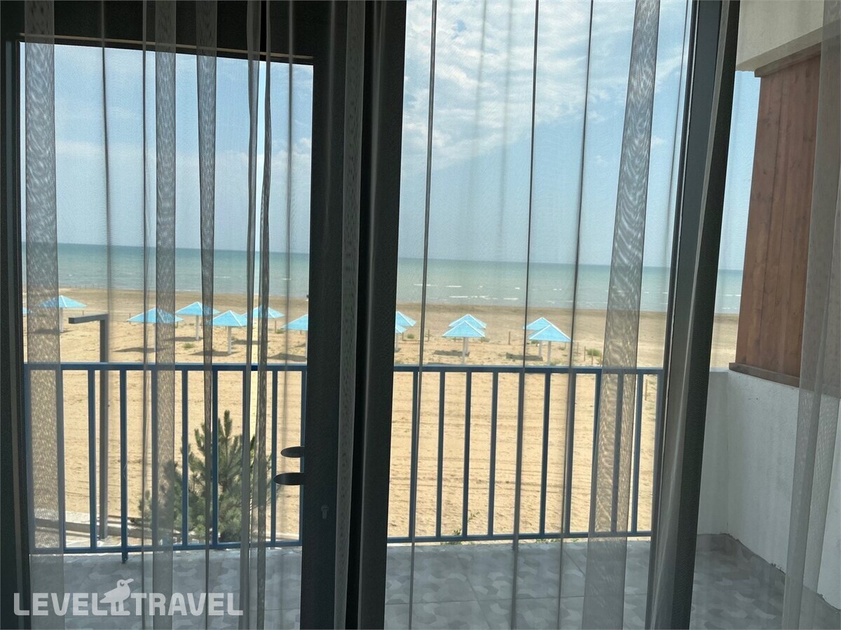 фотографии номера Двухуровневый люкс с видом на море отеля Santorini Family Club Hotel в Россия(Каспийск) - фото №8