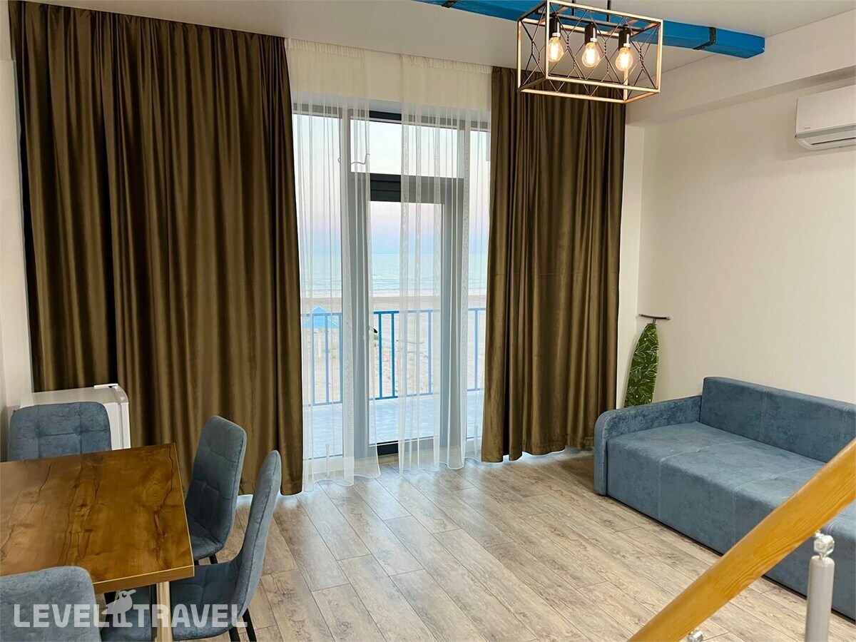 фотографии номера Двухуровневый люкс с видом на море отеля Santorini Family Club Hotel в Россия(Каспийск) - фото №6