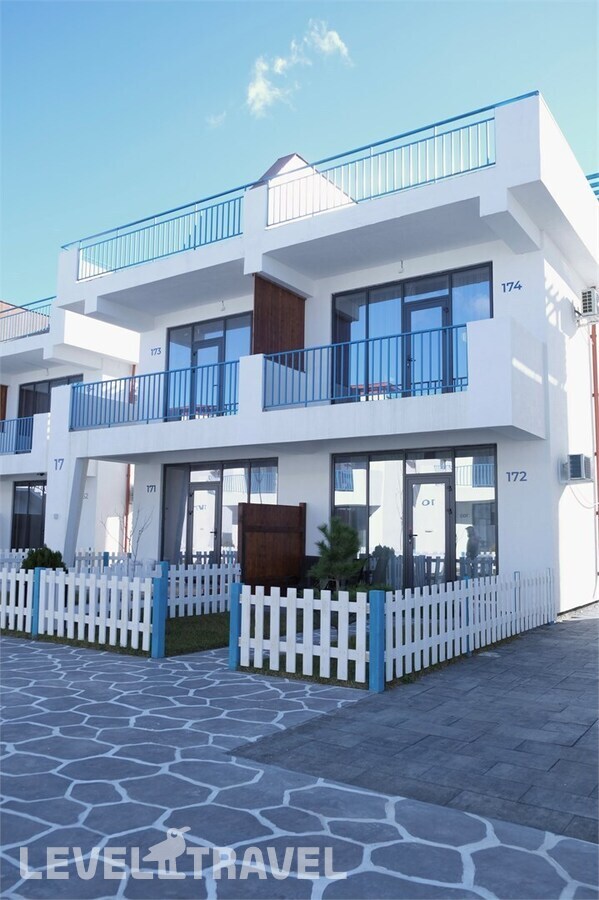 фотографии номера Полулюкс отеля Santorini Family Club Hotel в Россия(Каспийск) - фото №7