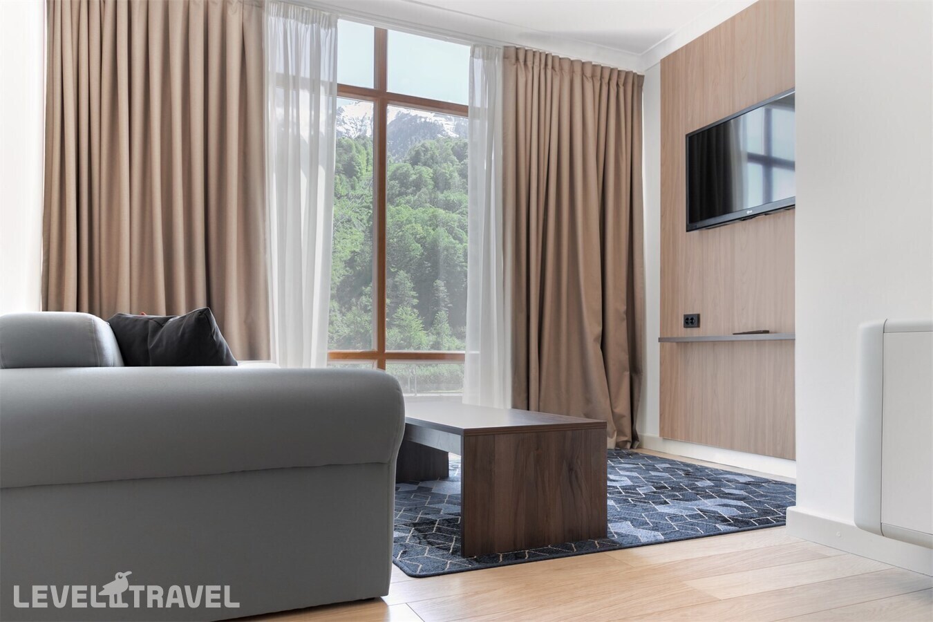 фотографии номера Представительский люкс с джакузи отеля Courtyard Marriott Sochi Krasnaya Polyana (Ex.Горки Плаза Отель) в Россия(курорт Красная Поляна) - фото №3