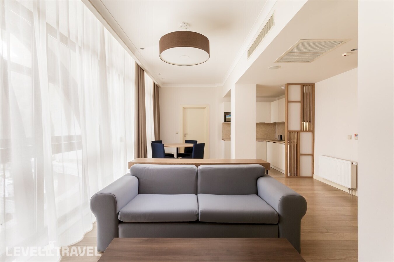 фотографии номера Представительский люкс с джакузи отеля Courtyard Marriott Sochi Krasnaya Polyana (Ex.Горки Плаза Отель) в Россия(курорт Красная Поляна) - фото №1