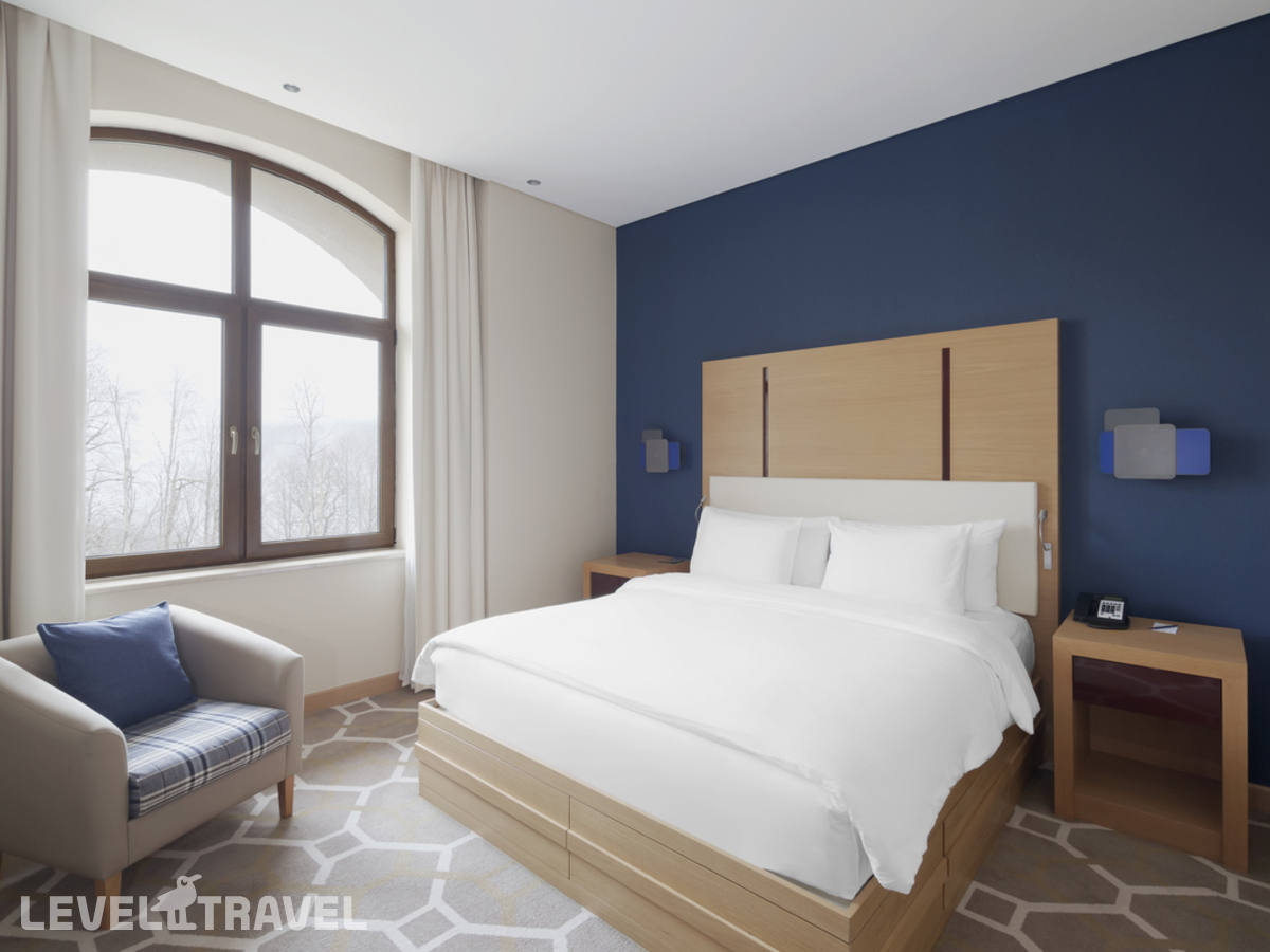 фотографии номера Улучшенный номер отеля Novotel Resort And Spa Krasnaya Polyana Sochi (Бывш. Горки Отель) в Россия(курорт Красная Поляна 960) - фото №1