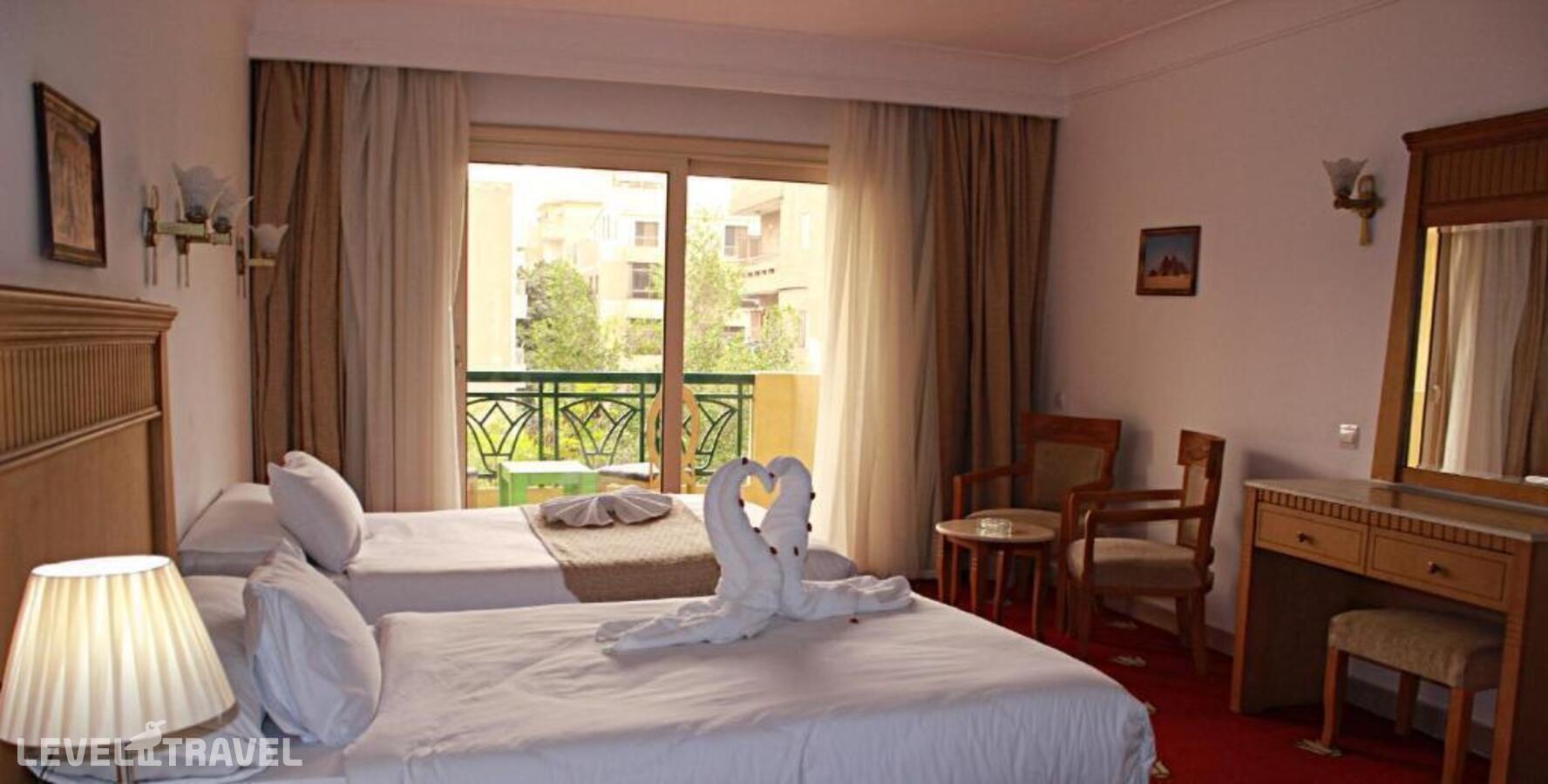 фотографии номера Двухместный номер Deluxe with Pyramids View 2 отдельные кровати отеля Regency Pyramids Hotel в Египет(Каир) - фото №2