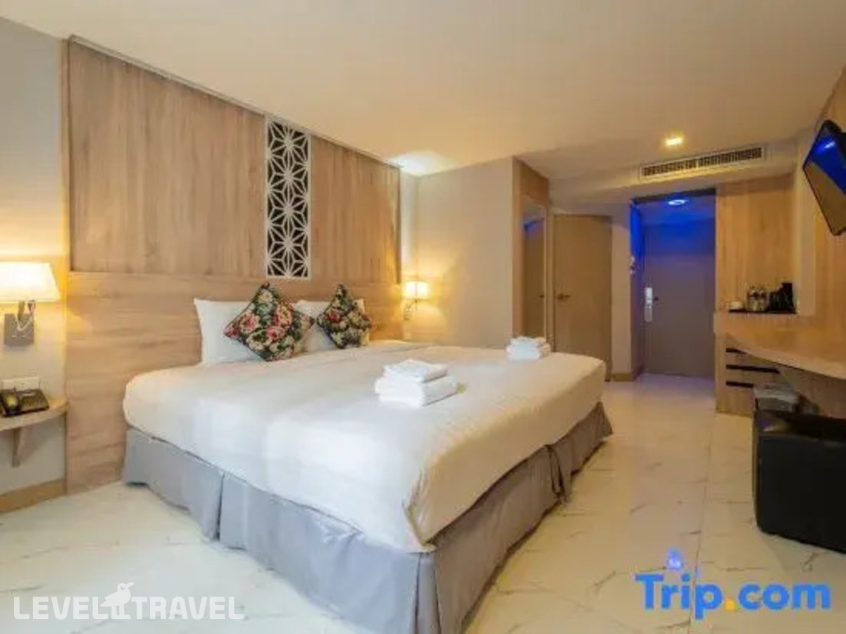 фотографии номера Делюкс с видом на город отеля Rodina Beach Hotel (Ex. Isawanya Beach Resort) в Таиланд(Джомтьен) - фото №3