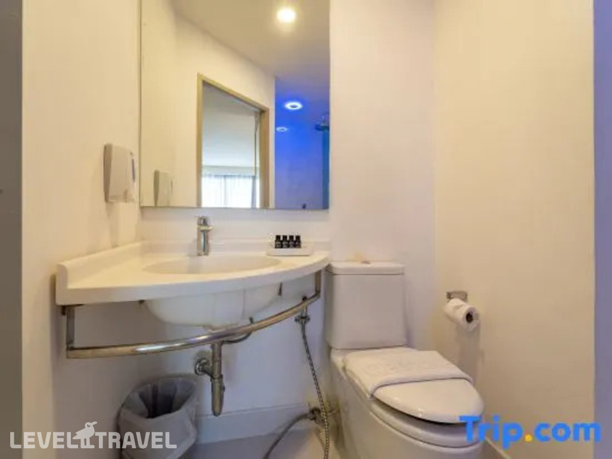 фотографии номера Делюкс с видом на город отеля Rodina Beach Hotel (Ex. Isawanya Beach Resort) в Таиланд(Джомтьен) - фото №6