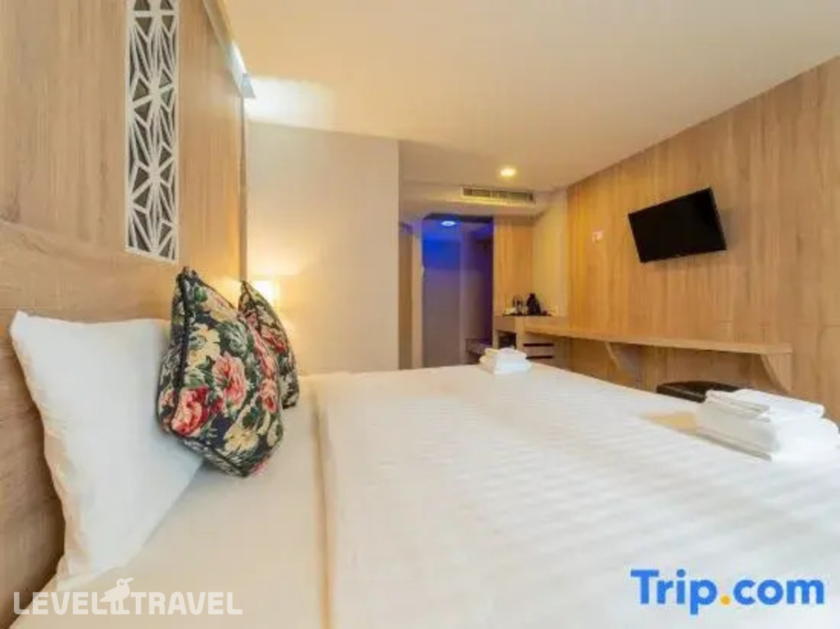 фотографии номера Делюкс с видом на город отеля Rodina Beach Hotel (Ex. Isawanya Beach Resort) в Таиланд(Джомтьен) - фото №5