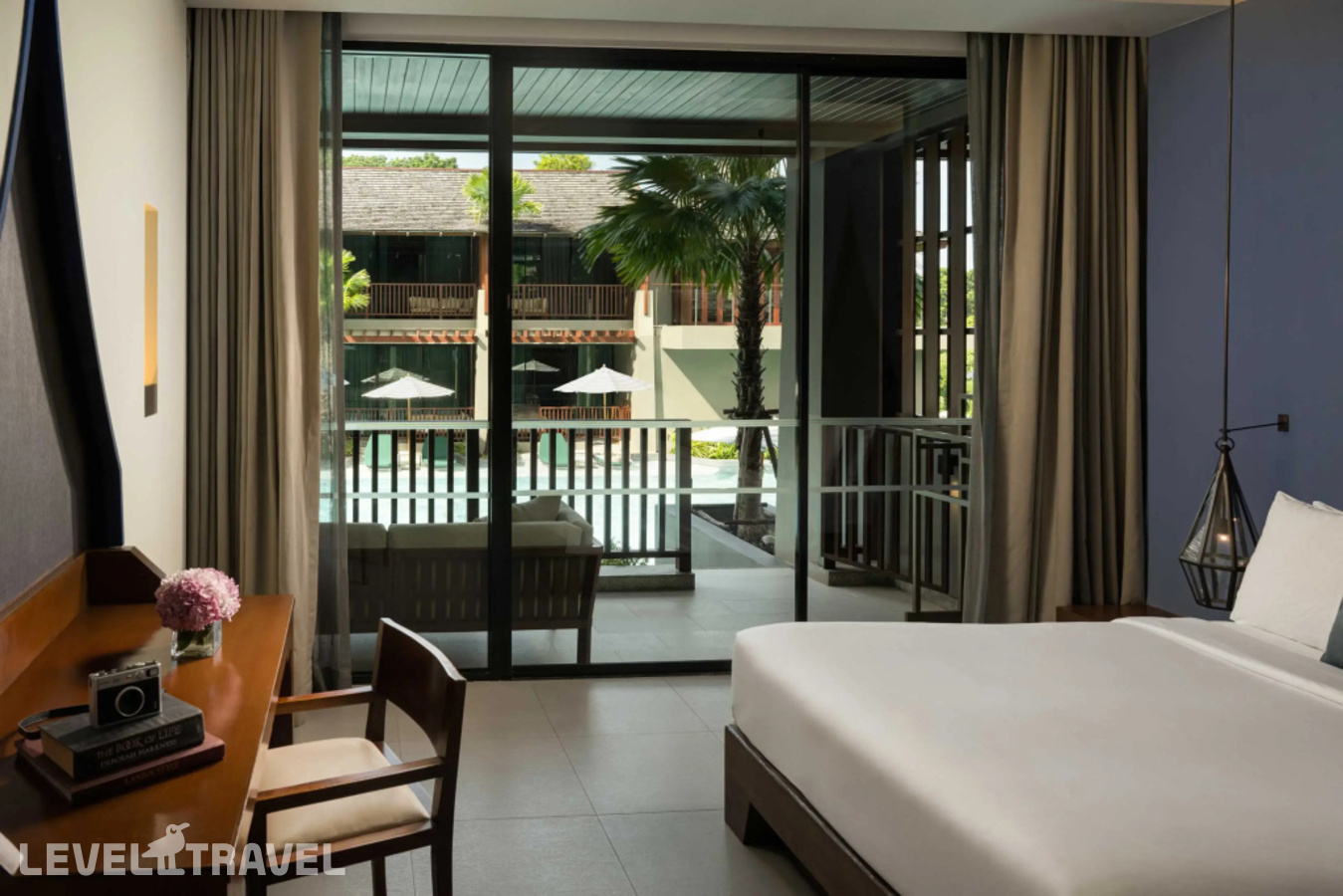 фотографии номера Делюкс с выходом к бассейну отеля Avista Hideaway Phuket Patong - Mgallery By Sofitel в Таиланд(Патонг Бич) - фото №1