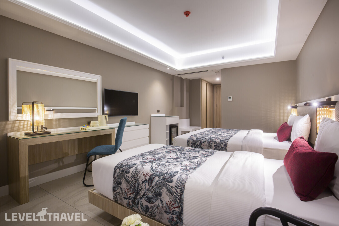 фотографии номера Трехместный делюкс с видом на город отеля Woovo Phuket Patong в Таиланд(Патонг Бич) - фото №1