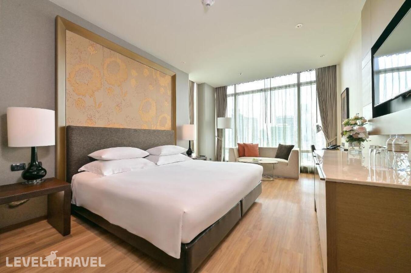Двухместный номер Executive Deluxe with Lounge Access двуспальная кровать — фото 1