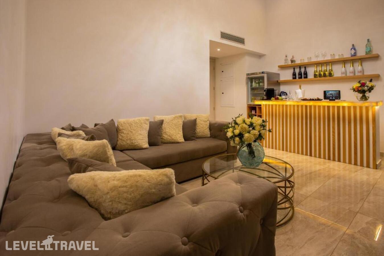 фотографии номера Люкс Deluxe с 2 комнатами с видом на море отеля Napa Suites (Adults Only 18+) в Кипр(Айа-Напа) - фото №4
