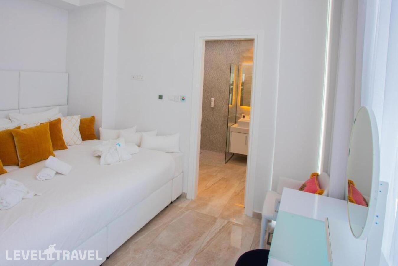 фотографии номера Люкс Deluxe с 2 комнатами с видом на море отеля Napa Suites (Adults Only 18+) в Кипр(Айа-Напа) - фото №3