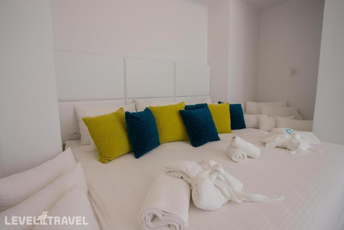 фотографии номера Люкс Deluxe с 2 комнатами с видом на море отеля Napa Suites (Adults Only 18+) в Кипр(Айа-Напа) - фото №2