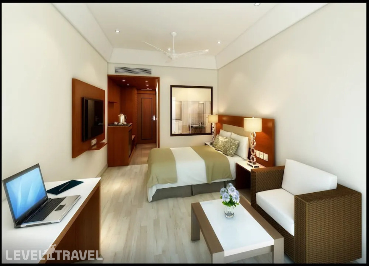 фотографии номера Номер Deluxe с балконом и с видом на бассейн отеля Sobit Sarovar Portico Goa Palolem в Индия(Палолем) - фото №1