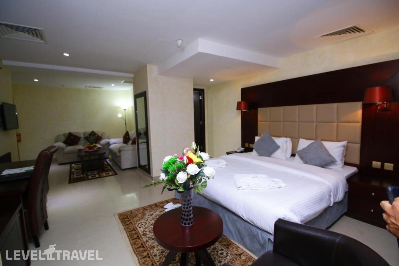 фотографии номера Полулюкс отеля Royal Falcon Hotel в ОАЭ(Дейра) - фото №3