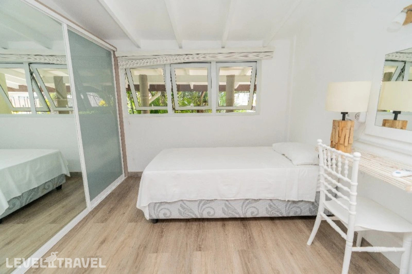 фотографии номера Улучшенный с видом на море отеля Romance Bungalows Apartment в Сейшелы(о. Маэ) - фото №3