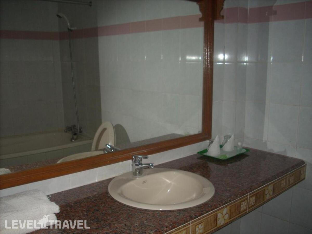 фотографии номера Делюкс (две односпальные кровати) отеля Hotel Sorga Cottages в Индонезия(Кута) - фото №5