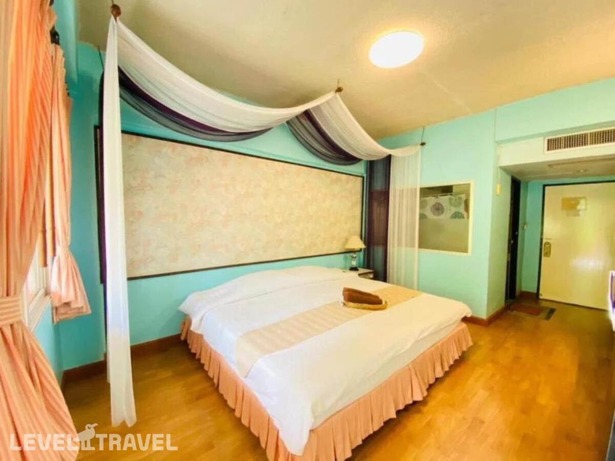 фотографии номера Делюкс с балконом отеля Riviera Resort в Таиланд(Наклуа) - фото №1
