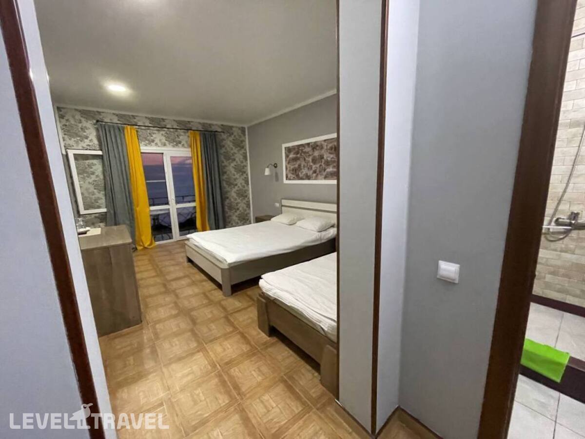 Трёхместный номер Superior с балконом и с красивым видом из окна — фото 3