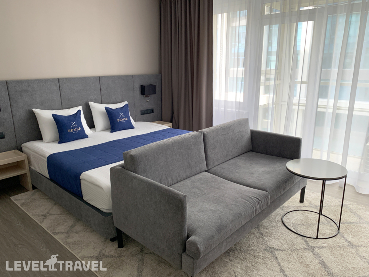 фотографии номера Студия-апартаменты Классик Grey с балконом отеля Апартаменты Sensa-room Горького 69 в Россия(Екатеринбург) - фото №1