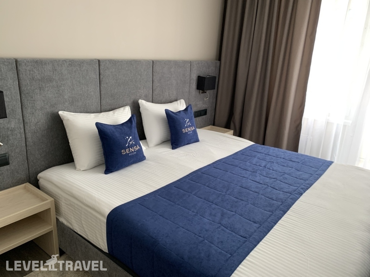 фотографии номера Студия-апартаменты Классик Grey с балконом отеля Апартаменты Sensa-room Горького 69 в Россия(Екатеринбург) - фото №2