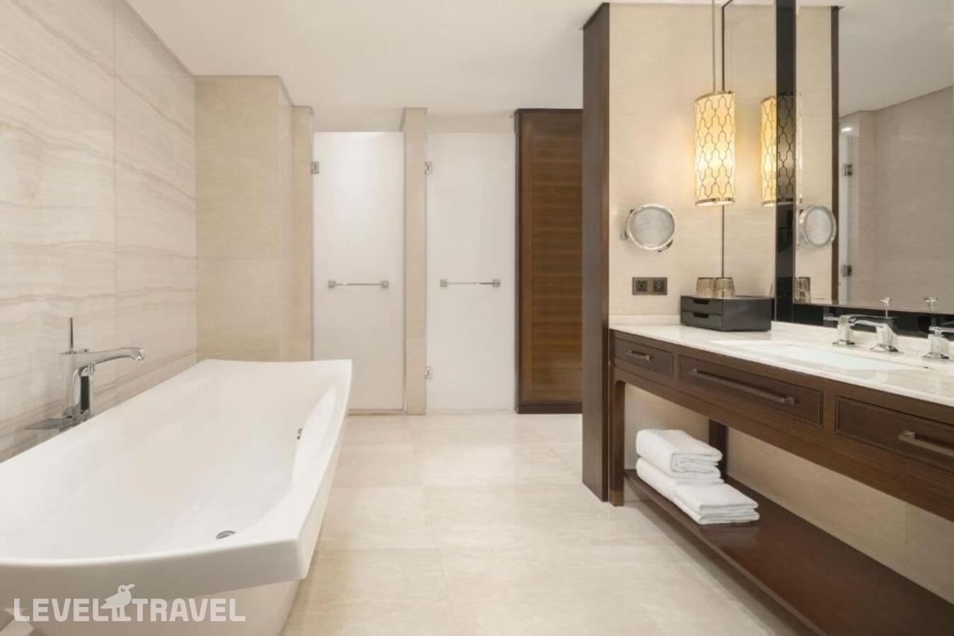 фотографии номера Двухместный клубный полулюкс двуспальная кровать отеля Sheraton Shanghai Jiading Hotel в Китай(Шанхай) - фото №3