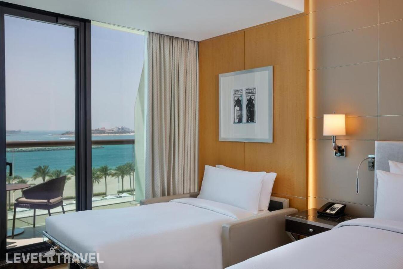 фотографии номера Премиум (две кровати) отеля Hilton Dubai Palm Jumeirah в ОАЭ(Дубай Пальма) - фото №4