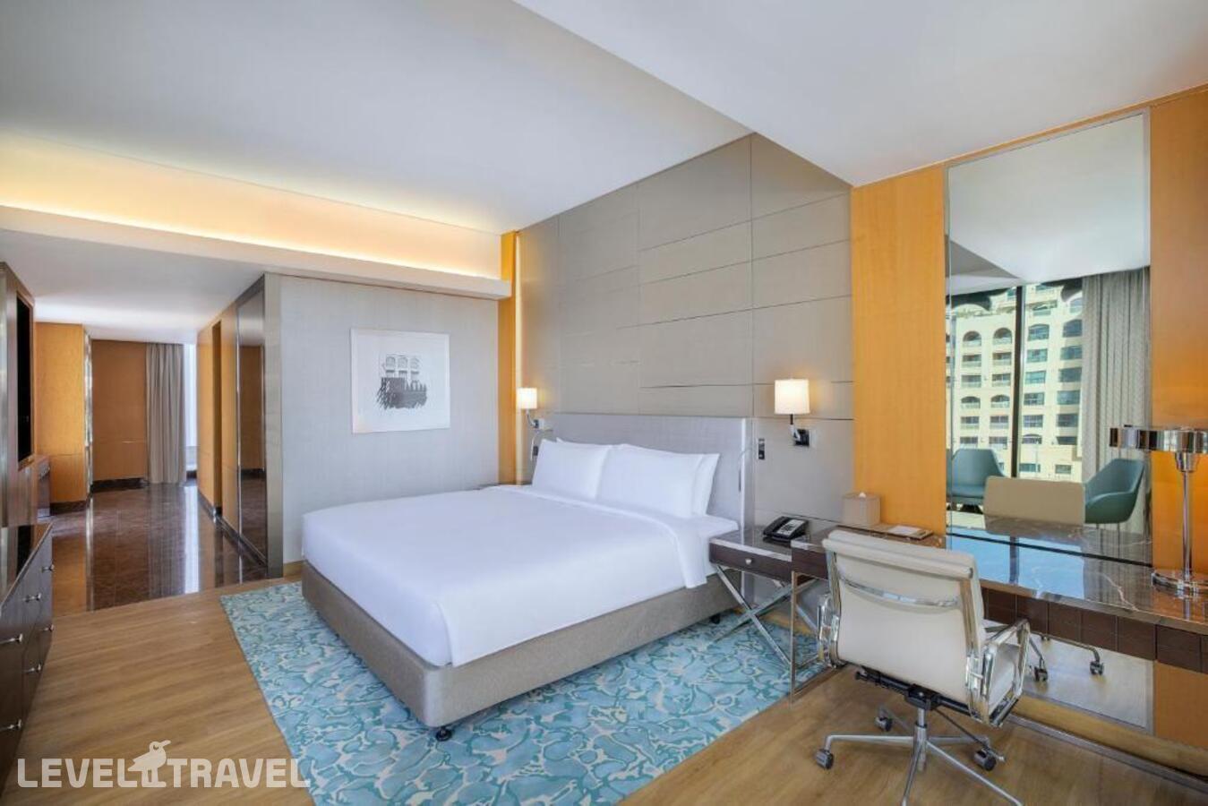 фотографии номера Угловой номер отеля Hilton Dubai Palm Jumeirah в ОАЭ(Дубай Пальма) - фото №1